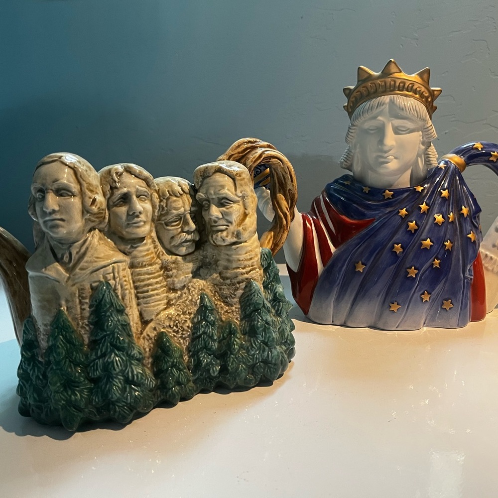 FITZ & FLOYD Landmark Teapot Statue of Liberty & Mount Rushmore